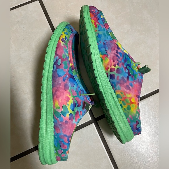 🌈Tye Dye neon “knock off” shoe - Picture 5 of 8